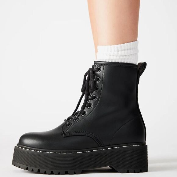 Steve Madden Shoes - STEVE MADDEN Betty Black Platform Boots Size 6 (NWOT)